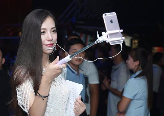 Chinese Live Streaming Millionaires: Where Does the Wealth Come From?