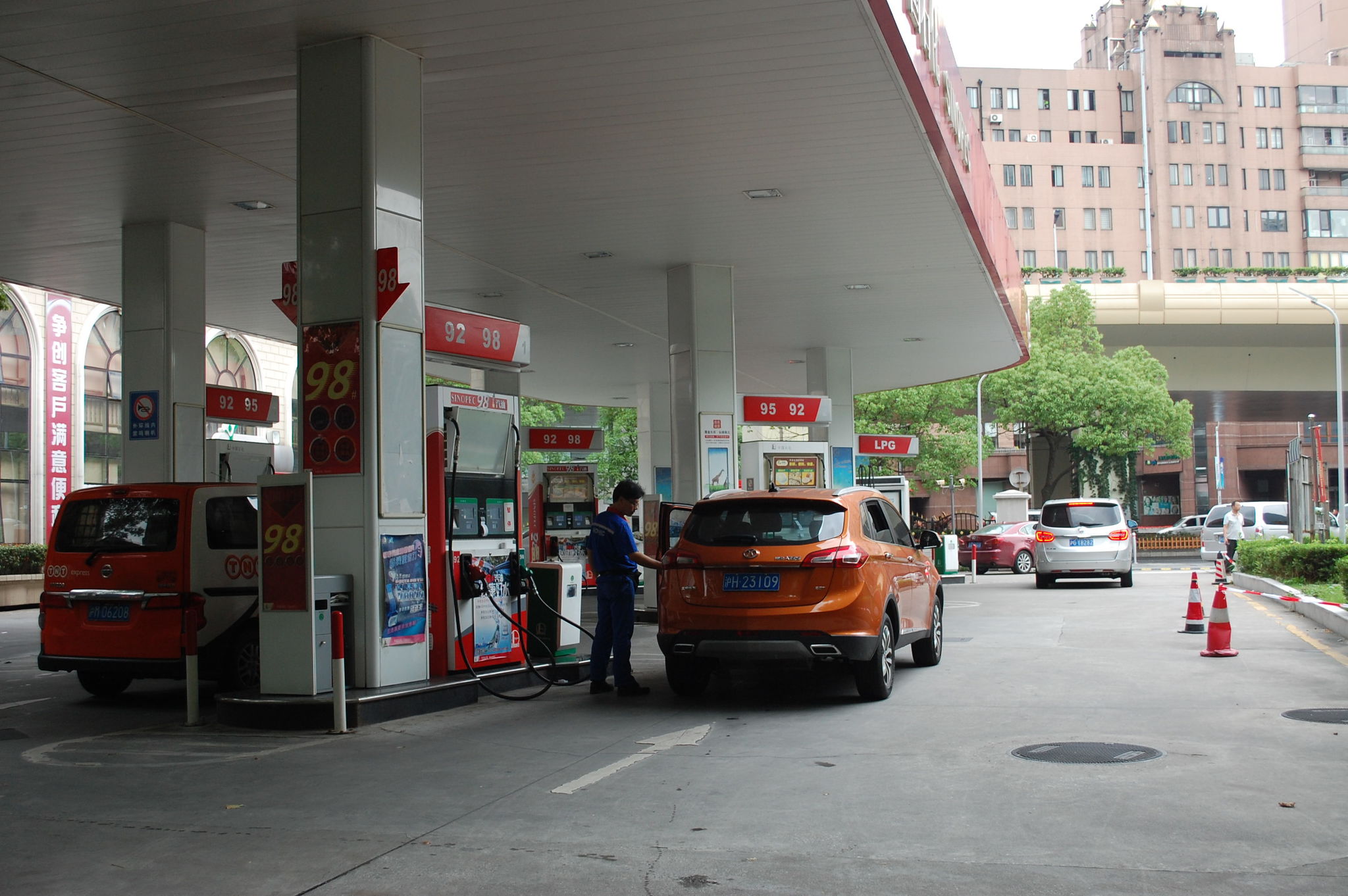 How to gain essential insider information in the oil refining industry in China