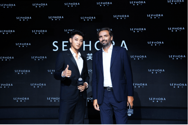 Z.Tao poses with Benjamin Vuchot, Sephora President in Asia