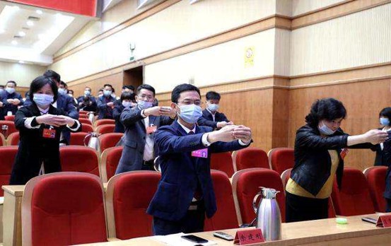 How China suppresses COVID-19 report by daxue consulting. Members of the CPPCC National Committee greet each other.